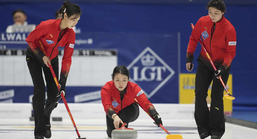 现出强大的 现出强大的